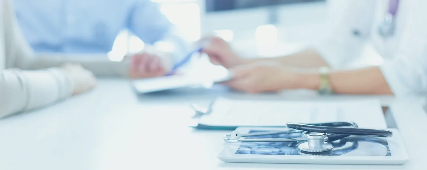 Beratungsgespräch zwischen Arzt und Patient