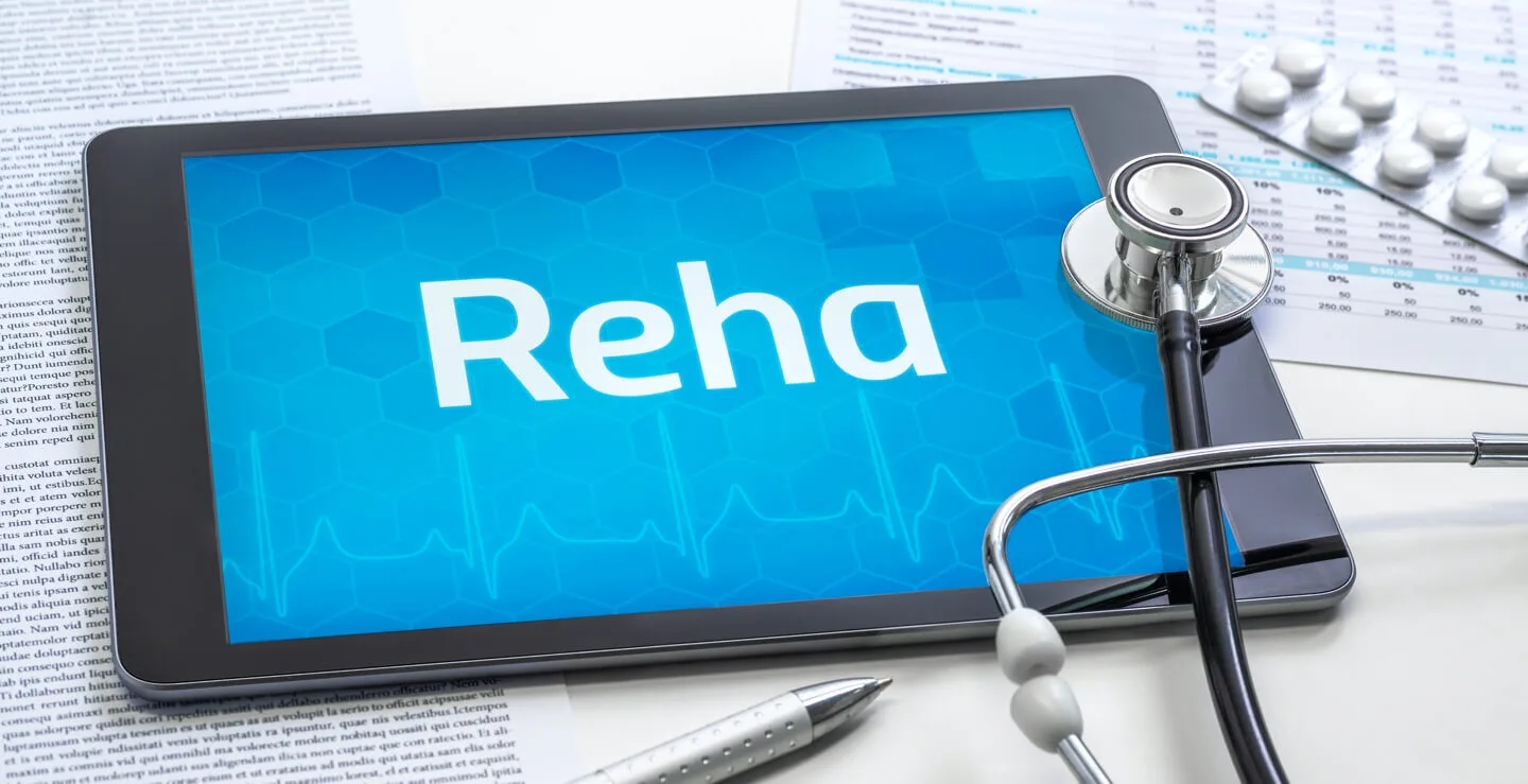 Fachbereiche Header Bild - iPad zeigt in Textform das Wort REHA