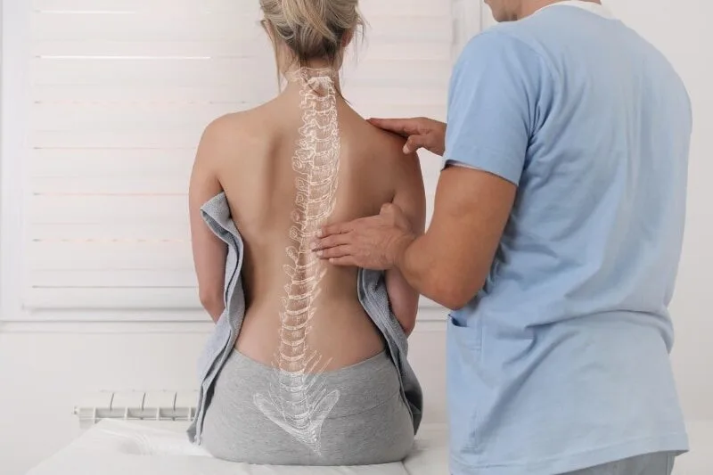 Orthopädie - Frau mit visueller Wirbelsäule